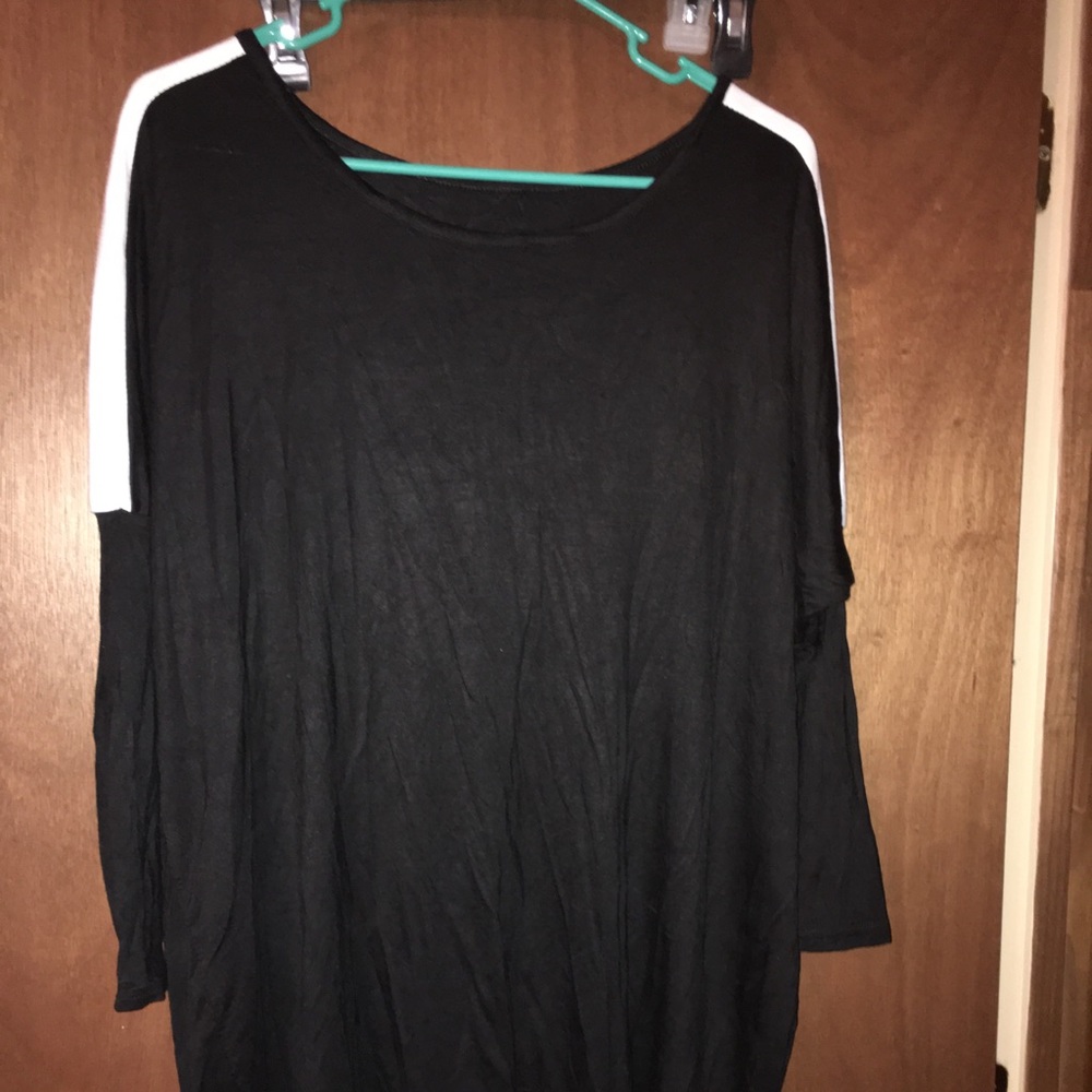 Black dolman top with white stripe on shoulder EUC